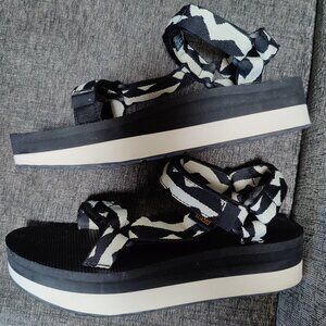 Teva Like-New Platform Sandals Size 10